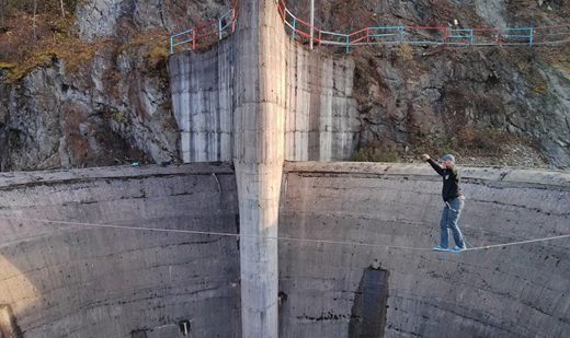 Slack-liner ti...